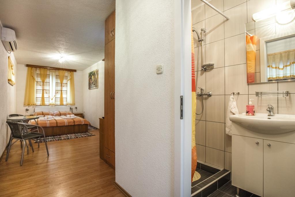 Apartment And Rooms Aracic Korenica Dış mekan fotoğraf